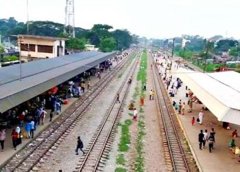 জিন্স আর টপস পরায় নরসিংদীতে তরুণীর উপর আক্রমণ