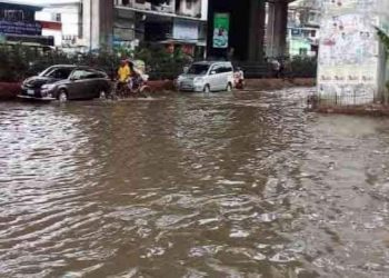 কয়েক ঘণ্টার বৃষ্টিতে চট্টগ্রাম নগর পানিতে নিমজ্জিত