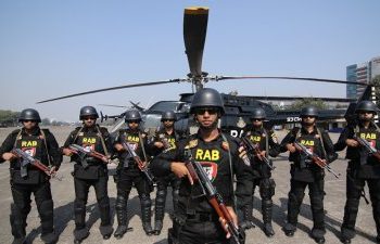 র‌্যাবের অভিযানে ধর্ষণ ও অপহরণ মামলার ৩ আসামি গ্রেপ্তার, অস্ত্র উদ্ধার