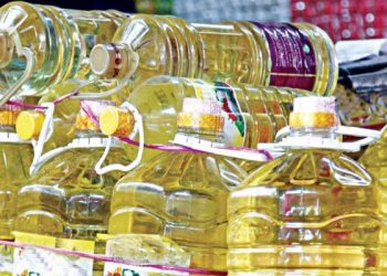 বিশ্ব বাজারে ভোজ‍্য তেলের দাম কমলেও দেশে চড়াদামে চলছে বিক্রি, ক্ষুব্ধ ক্রেতারা