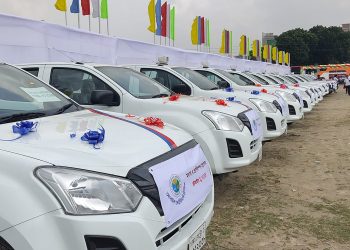 গবাদিপশুর চিকিৎসায় ১৪ উপজেলায় গাড়ি, ভেটেরিনারি সার্জন যাবেন বাড়ি-বাড়ি