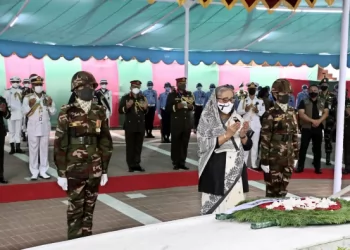 জাতীয় শোক দিবসে জাতির পিতা শেখ মুজিবকে স্মরণ/ বাণী, পুস্পস্তবক ও কথামালা নিবেদন বঙ্গবন্ধুকে