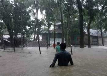 সিত্রাংয়ের তাণ্ডবে নিহত ৮, ঝড় ও জলোচ্ছ্বাসে লণ্ডভণ্ড উপকূলীয় অঞ্চল