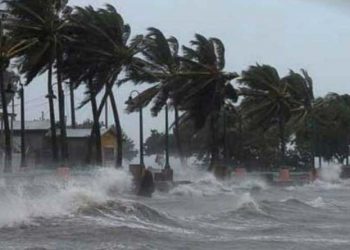 সিত্রাংয়ে চট্টগ্রামে দিনভর হালকা বৃষ্টি/ আঘাত হানতে পারে মঙ্গলবার সকালে