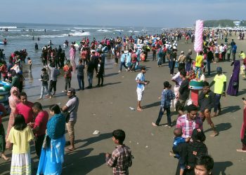 ৩ দিনের  ছুটিতে কক্সবাজারে পর্যটকের ঢল, খালি নেই হোটেল-মোটেল