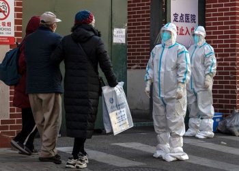 ২০ দিনে চীনে কোভিড আক্রান্ত ২৫ কোটি মানুষ