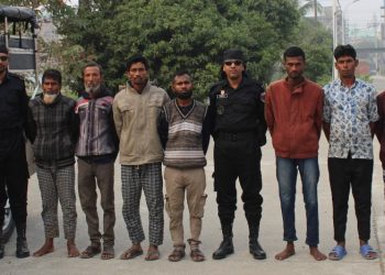 অপহরণের পর পায়ে শিকলবেঁধে পাচারকারী চক্রের ৮ সদস্য গ্রেপ্তার
