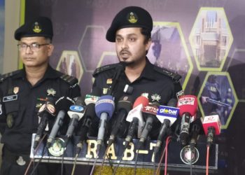 ২ লাখ ইয়াবা সহ ৫ পাচারকারী আটক