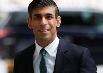 সিটবেল্ট না বেঁধে ভ্রমণ/ ইংল্যান্ডের প্রধানমন্ত্রী ঋষিকে জরিমানা