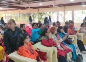 কক্সবাজার ঘুরে ঢাকা লিট ফেস্টে যোগ দিলেন দেশি-বিদেশি কবি ও শিল্পীরা 