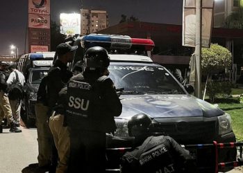 করাচি পুলিশ হেডকোয়ার্টার্সে টিটিপির হামলা/ ২ পুলিশ ও ১ আর্মি সদস‍্য নিহত