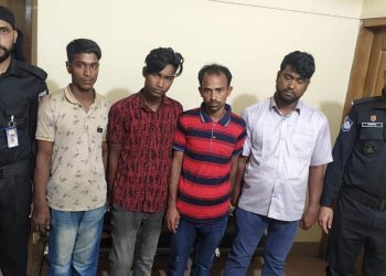 বরগুনার গভীর সাগরে জেলেদের হামলা ও বোট ডাকাতি/ অস্ত্রসহ গ্রেপ্তার ৪, এখনো নিখোঁজ ৫ জেলে