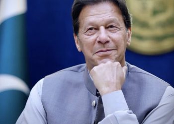 তোষাখানা মামলা: দিনভর হট্টগোলের পর ইমরান খানের ওয়ারেন্ট বাতিল