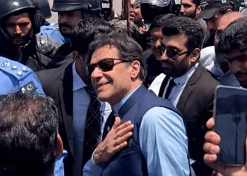 জামিনে ছাড়া পেলেন ইমরান খান