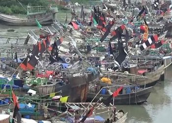 নিষেধাজ্ঞা শেষ, রাতেই সাগরে ইলিশ শিকারে যাচ্ছেন জেলেরা