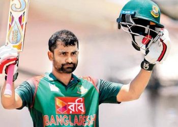 চোখের জলে আন্তর্জাতিক ক্রিকেটকে বিদায় জানালেন তামিম ইকবাল