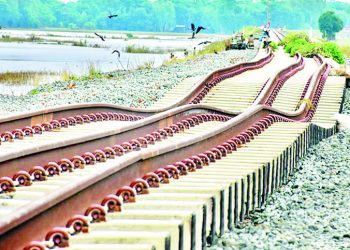 দোহাজারী-কক্সবাজার রেল লাইন বন্যায় বেঁকে যাওয়ায় ব্যাপক সমালোচনা