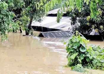 বন্যায় চট্টগ্রামে অন্তত ৩৩ জনের মৃত্যু