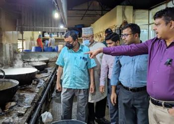 ফার্মেসি ও খাদ্য প্রস্তুতকারী প্রতিষ্ঠানে অভিযান, ১০ লাখ টাকা জরিমানা