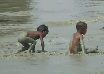 মান্তা কারা, কবে শেষ হবে তাদের ‘ভাসানযাত্রা’?