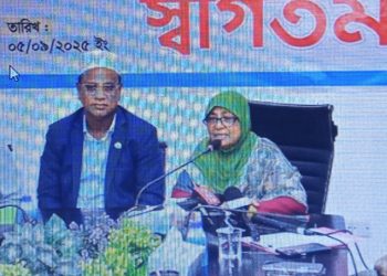 চিকিৎসকদের রাজনীতি নয়, দায়িত্ব পালনে আগ্রধিকার দেওয়ার আহ্বান স্বাস্থ্য উপদেষ্টার